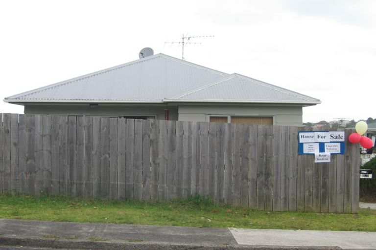 Photo of property in 2/12 Edgeworth Road, Glenfield, Auckland, 0629