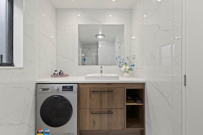 Photo of property in 24 Parahau Road, Papakura, 2110