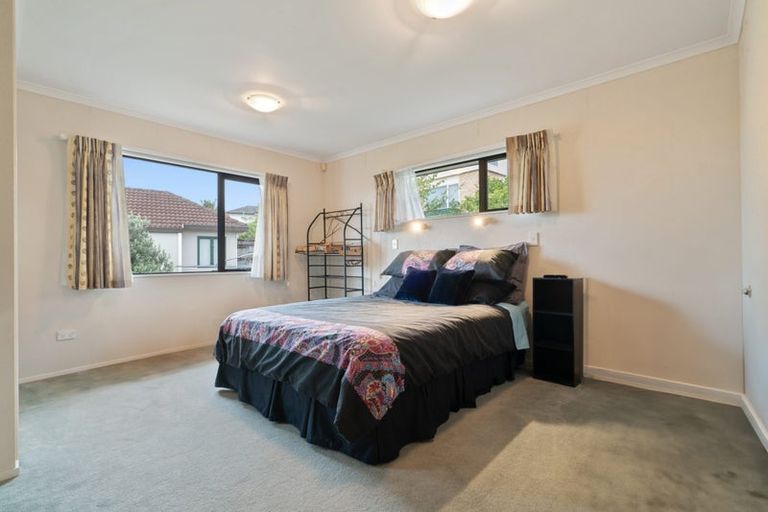 Photo of property in 56 Ribbonwood Crescent, Goodwood Heights, Auckland, 2105