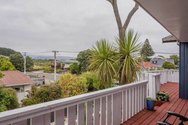 Photo of property in 62 Toi Street, Otaki Beach, Otaki, 5512