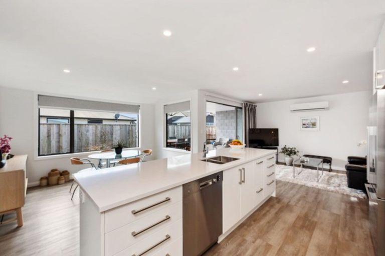 Photo of property in 39 Kahuparere Crescent, Pyes Pa, Tauranga, 3112