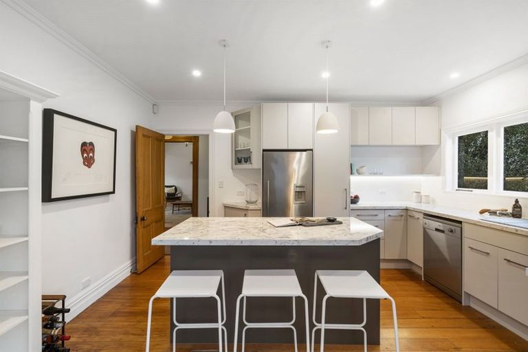 Photo of property in 28 Rangatira Road, Birkenhead, Auckland, 0626