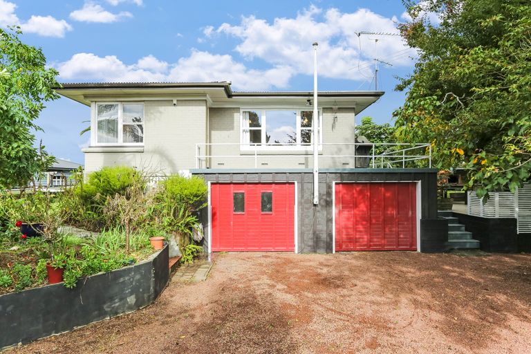Photo of property in 8 Youngs Road, Papakura, 2110