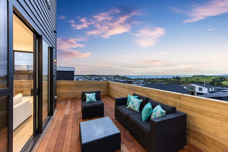 Photo of property in 17 Pakirikiri Street, Long Bay, Auckland, 0630