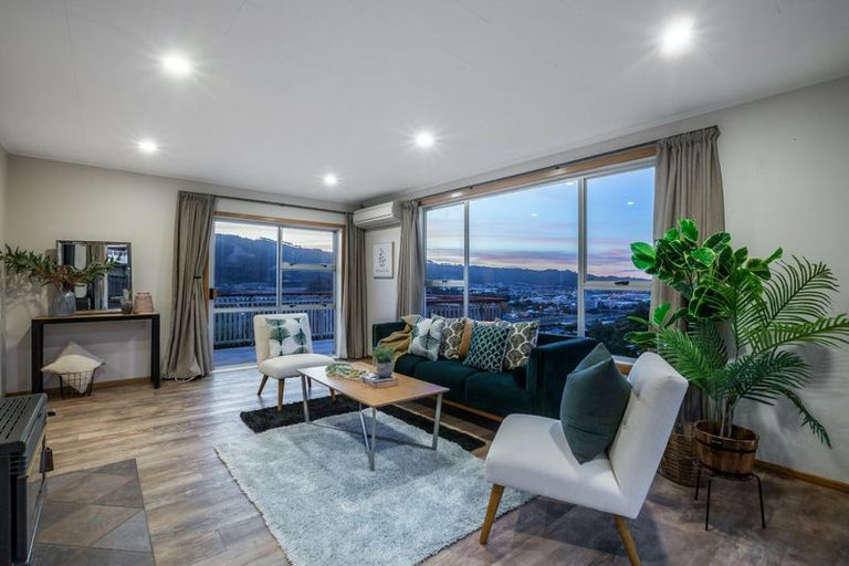 Photo of property in 2 Ash Grove, Ranui, Porirua, 5024