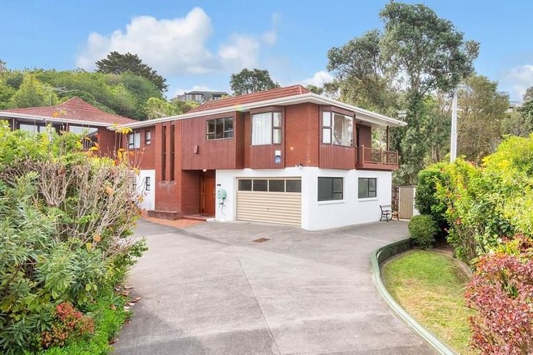 Photo of property in 2/30 Manly Esplanade, Browns Bay, Auckland, 0630