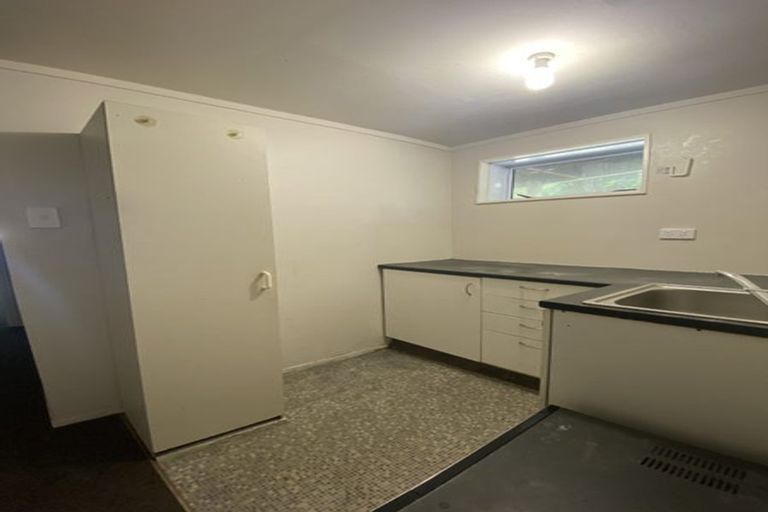 Photo of property in 70 Eskdale Road, Birkdale, Auckland, 0626