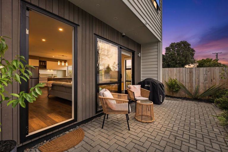 Photo of property in 2/2 Chapman Road, Te Atatu Peninsula, Auckland, 0610