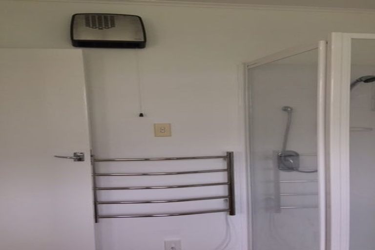 Photo of property in 68 Gladstone Road, Northcote, Auckland, 0627