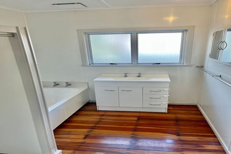 Photo of property in 10 Miles Place, Awapuni, Palmerston North, 4412