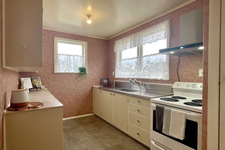 Photo of property in 30 Corinna Street, Waitangirua, Porirua, 5024