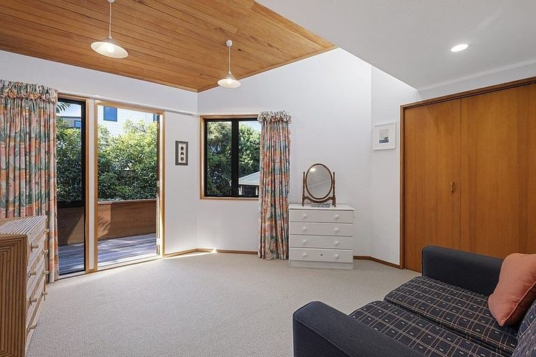 Photo of property in 11 Calypso Place, Rothesay Bay, Auckland, 0630