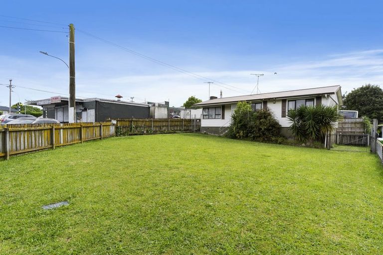 Photo of property in 2 Kirton Crescent, Manurewa, Auckland, 2102