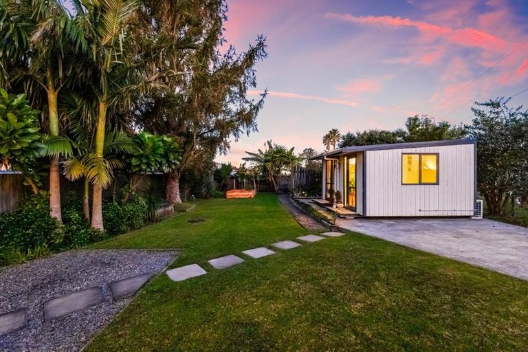 Photo of property in 9 Devon Street, Te Atatu South, Auckland, 0610