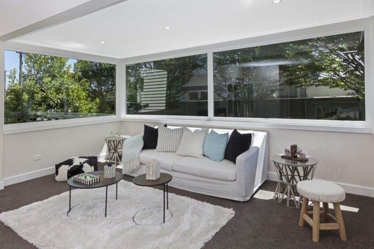 Photo of property in 21 Saint Andrews Square, Strowan, Christchurch, 8052