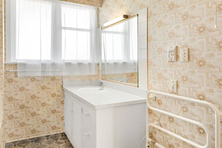 Photo of property in 67 Russell Street, Westport, 7825