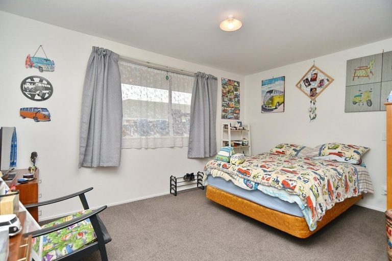 Photo of property in 2/144a Pages Road, Wainoni, Christchurch, 8061