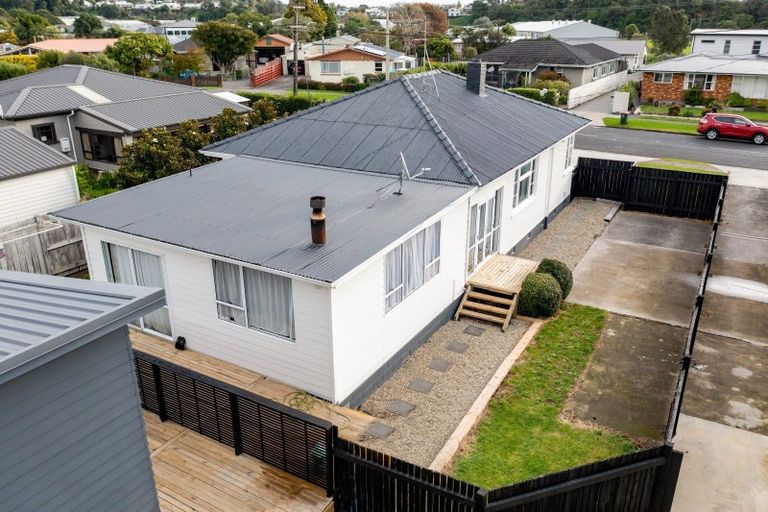 Photo of property in 15a Queens Road, Glen Avon, New Plymouth, 4312