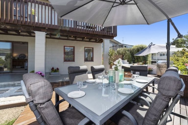 Photo of property in 8 Robin Lane, Browns Bay, Auckland, 0630