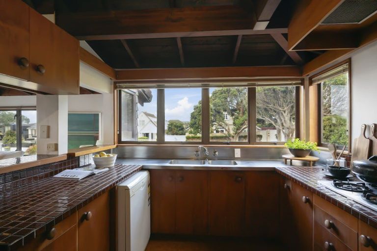 Photo of property in 2/22 Saltburn Road, Milford, Auckland, 0620