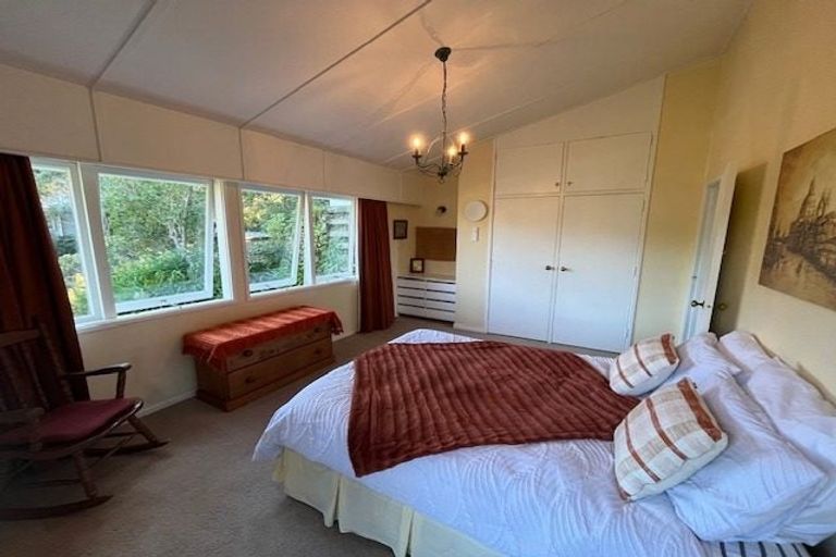 Photo of property in 18 Karachi Crescent, Khandallah, Wellington, 6035