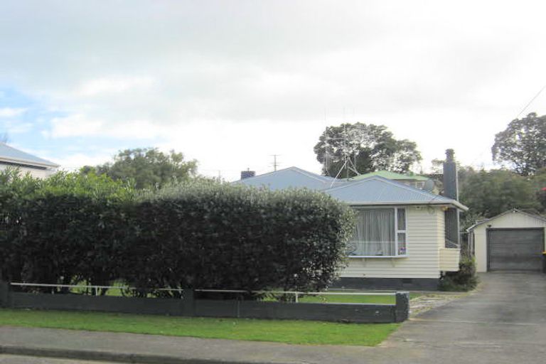 Photo of property in 14 Kawiu Road, Levin, 5510