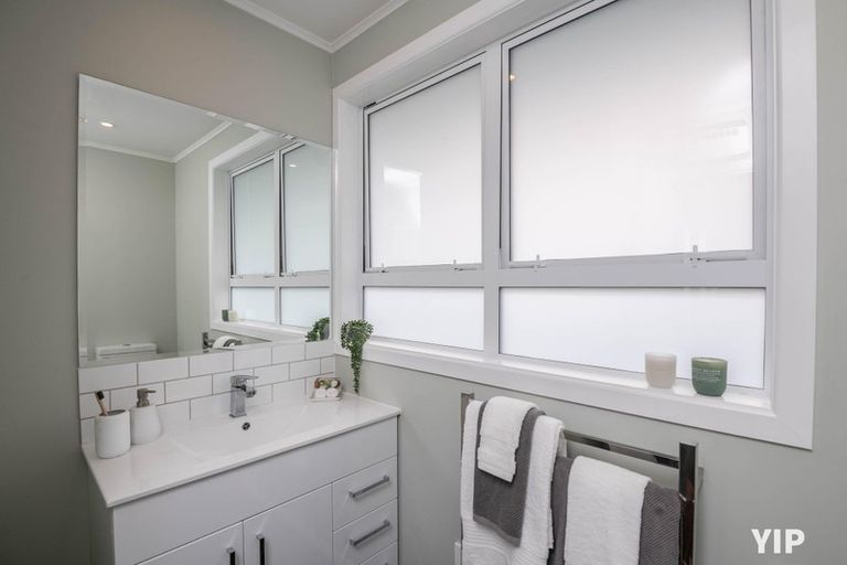 Photo of property in 58 Catherine Crescent, Paparangi, Wellington, 6037