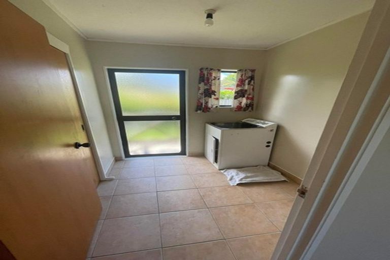 Photo of property in 1/19 Blacklock Avenue, Henderson, Auckland, 0612