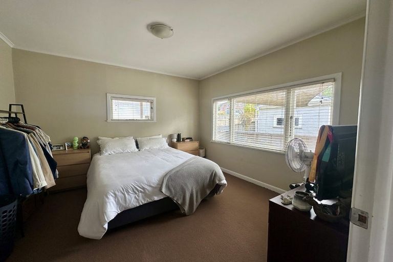 Photo of property in 2/26 Dallinghoe Crescent, Milford, Auckland, 0620