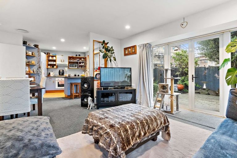 Photo of property in 2/38 Fenchurch Street, Redwood, Christchurch, 8051