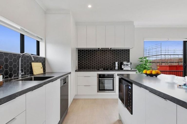 Photo of property in 53 Periko Way, Takanini, 2112