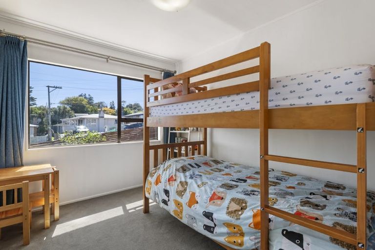 Photo of property in 2/2 Neal Avenue, Glenfield, Auckland, 0629