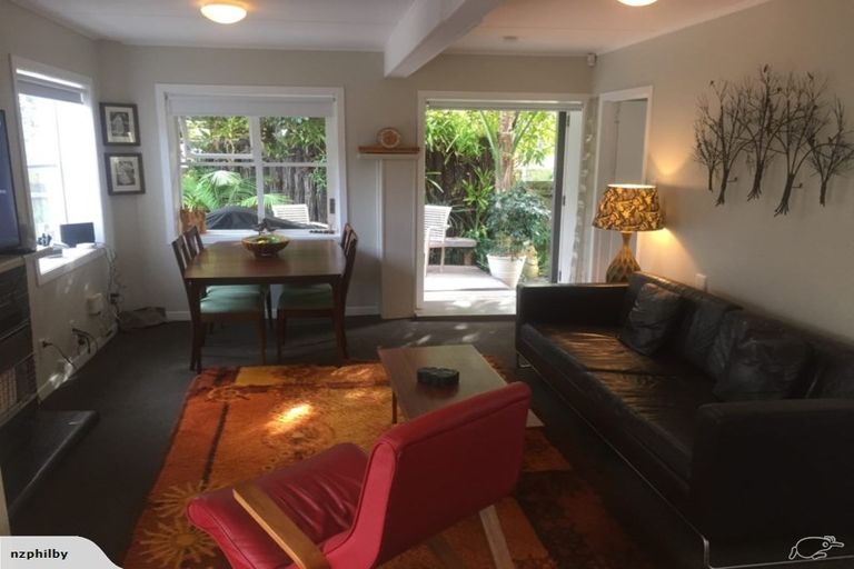 Photo of property in 1/1 Sylvan Park Avenue, Milford, Auckland, 0620