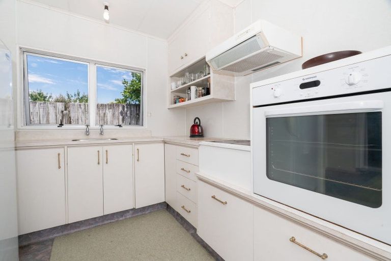 Photo of property in 17 Drake Street, Waikawa Beach, Manakau, 5573