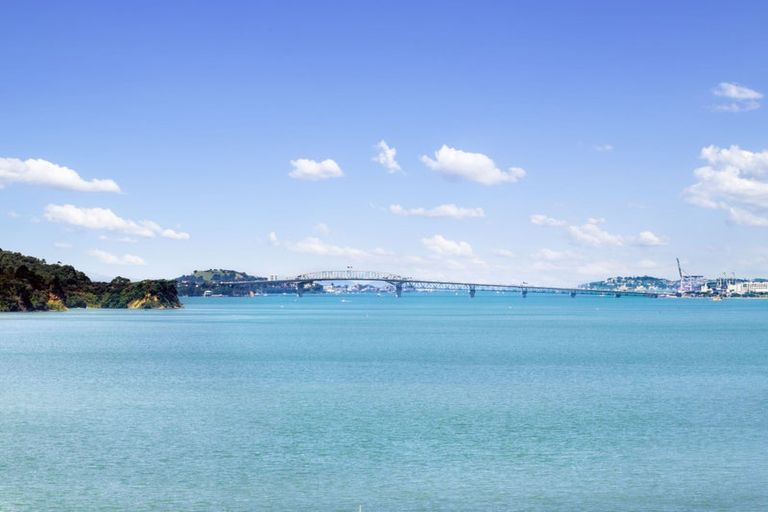 Photo of property in 33 Dawnhaven Drive, Te Atatu Peninsula, Auckland, 0610