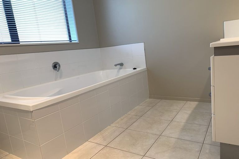 Photo of property in 21 Merriman Place, Pyes Pa, Tauranga, 3112