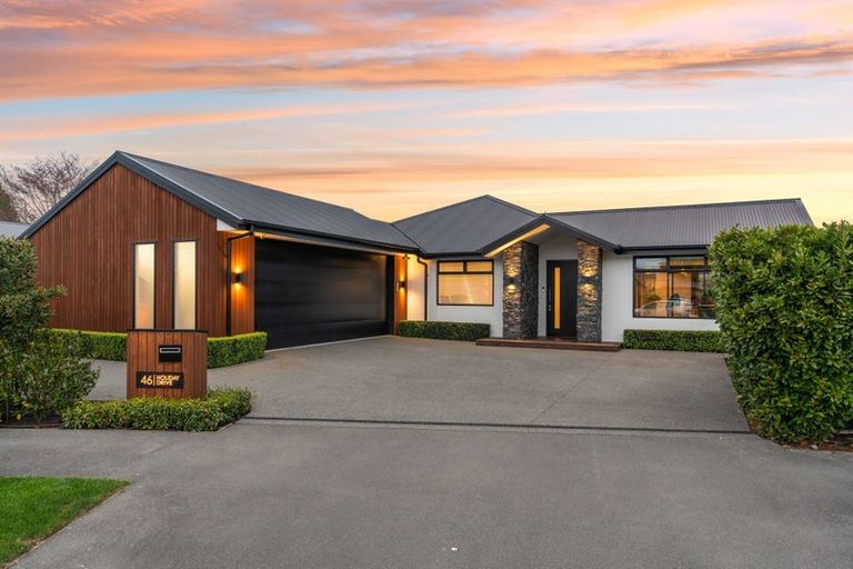 Photo of property in 46 Holiday Drive, Mairehau, Christchurch, 8052