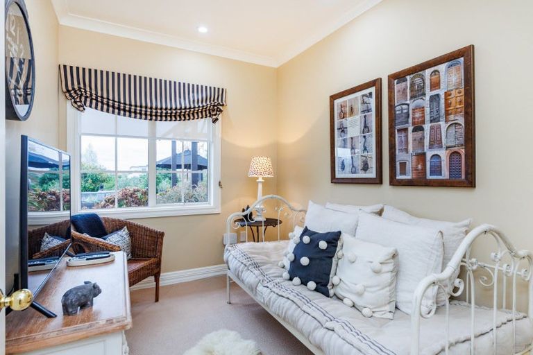 Photo of property in 35 Cashmere Drive, Fitzherbert, Palmerston North, 4410