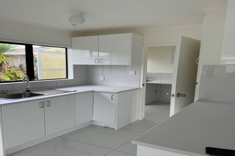 Photo of property in 1/26 Karepo Crescent, Ranui, Auckland, 0612