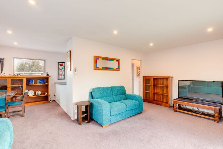 Photo of property in 2/48 Mcfaddens Road, St Albans, Christchurch, 8052