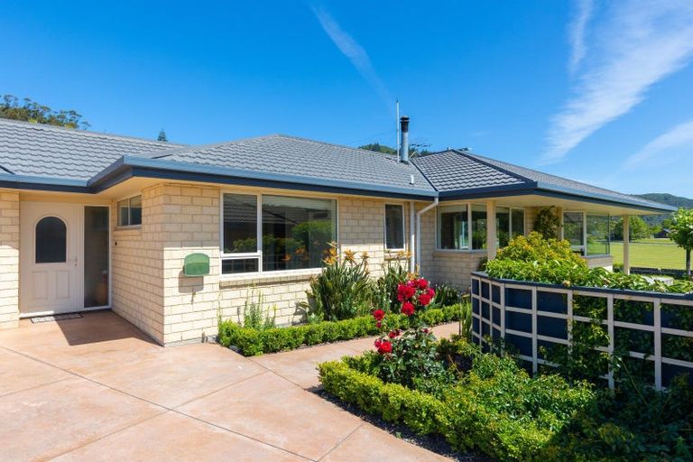 Photo of property in 32 Admiralty Place, Waikawa, Picton, 7220