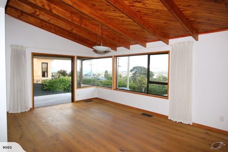 Photo of property in 2/162 East Coast Road, Forrest Hill, Auckland, 0620