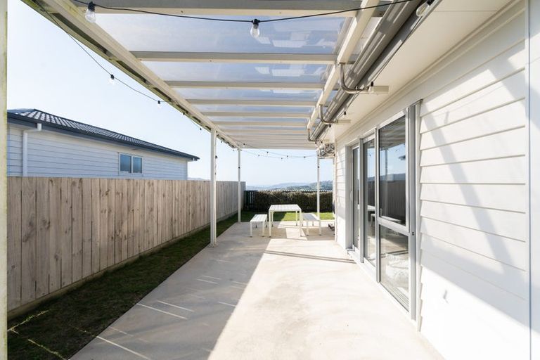 Photo of property in 35 Havana Rise, Grenada Village, Wellington, 6037