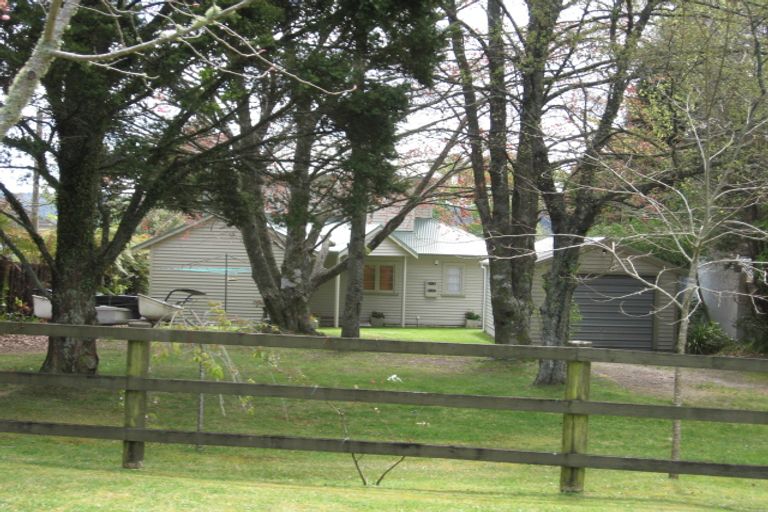 Photo of property in 16 Emery Road, Rotoiti Forest, Rotorua, 3074