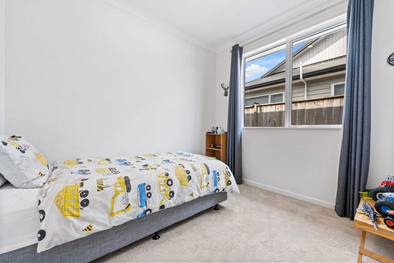 Photo of property in 1 Aporo Drive, Kumeu, 0810
