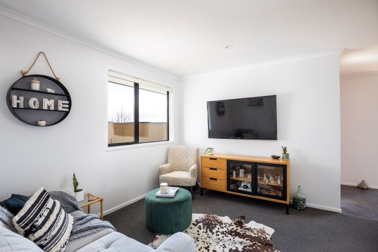 Photo of property in 3 Aheahea Way, Hurworth, New Plymouth, 4310