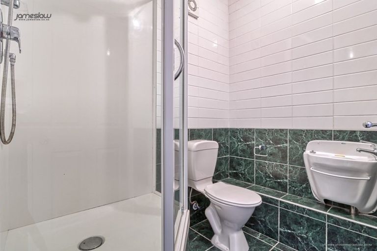 Photo of property in 46 Farquhar Road, Glendene, Auckland, 0602