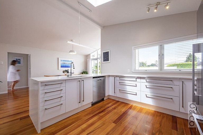 Photo of property in 25 Maude Street, Riverhead, 0820