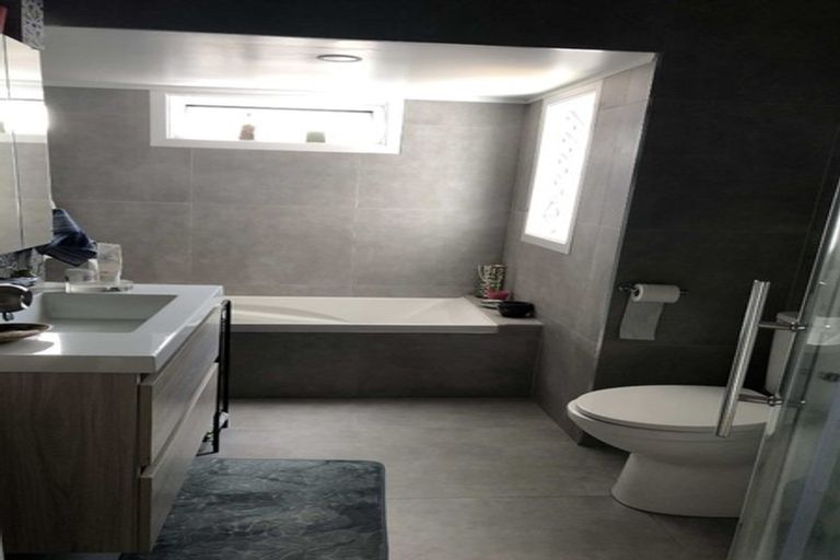 Photo of property in 1/46 College Road, Northcote, Auckland, 0627