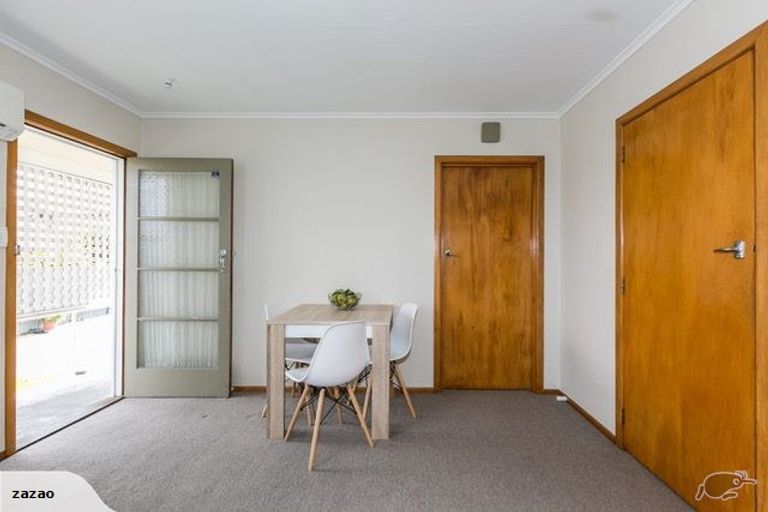 Photo of property in 2/502 Saint Aubyn, Hastings, 4122